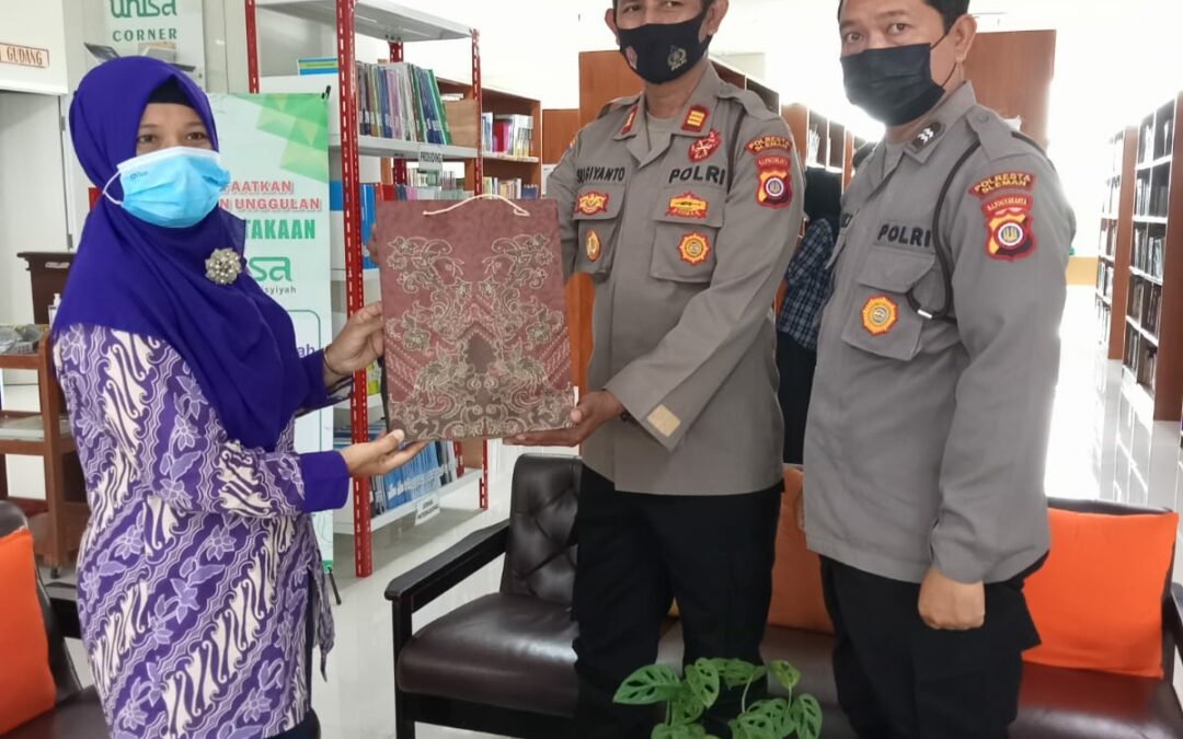 Perpustakaan Unisa Yogyakarta Terima Hibah Buku dari Polres Sleman