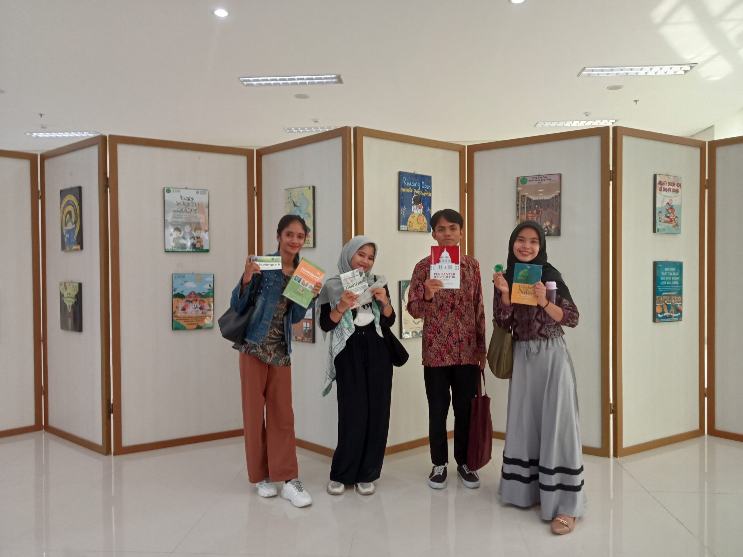 Semarakan Milad Unisa ke-32,Perpustakaan Unisa Yogya Gelar Pameran Buku dan Poster