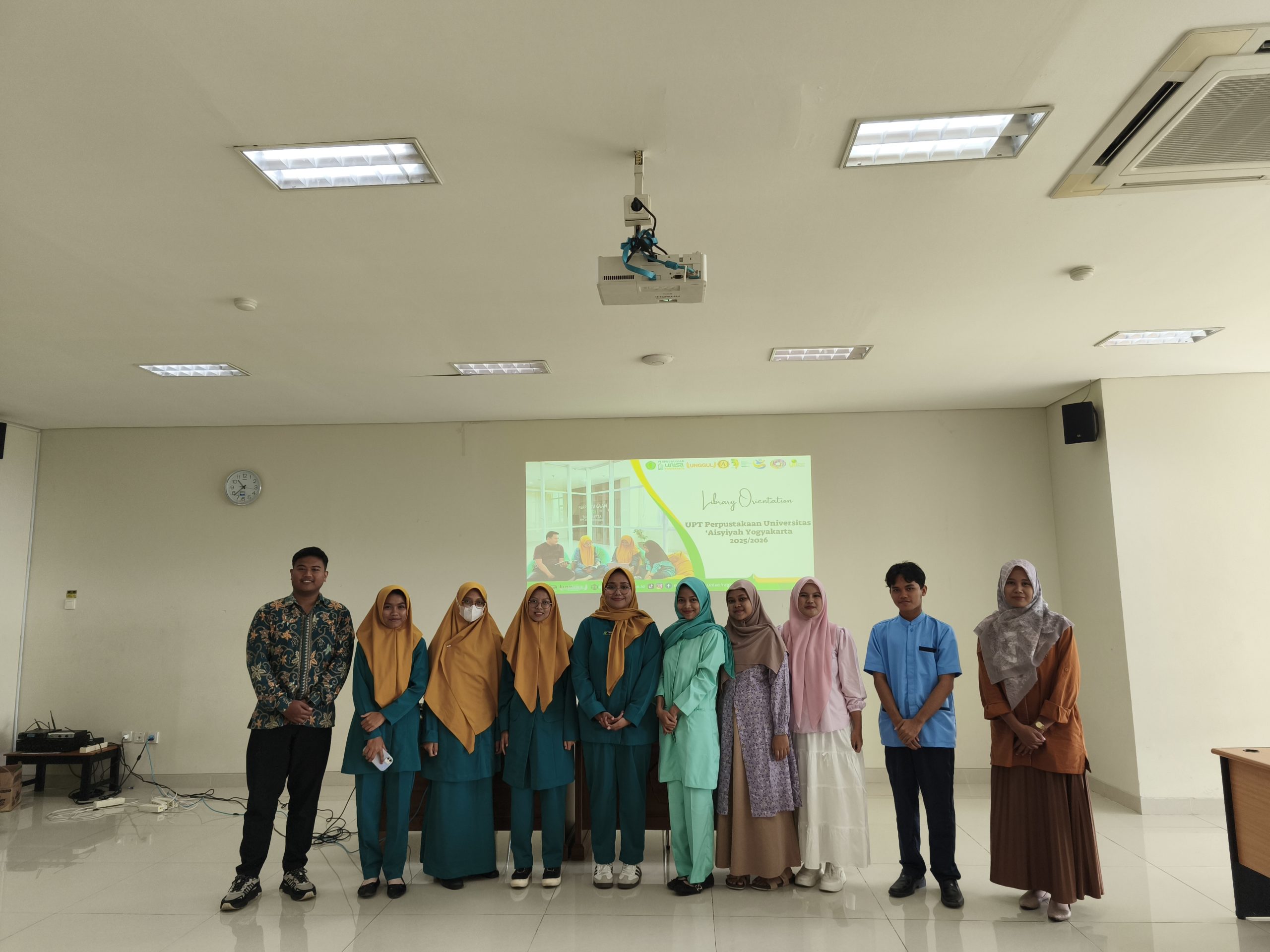 Library Orientation Sesi 3 di Perpustakaan UNISA Yogyakarta Berlangsung Seru dan Interaktif