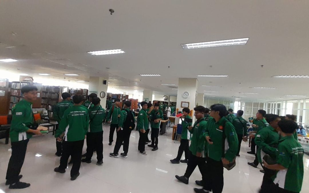Belajar Literasi di Kampus, SMK Ketintang Surabaya Kunjungi Perpustakaan UNISA Yogyakarta